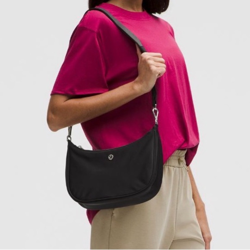 Lululemon City Essential Small Shoulder Bag 3L - Picture 2 of 8